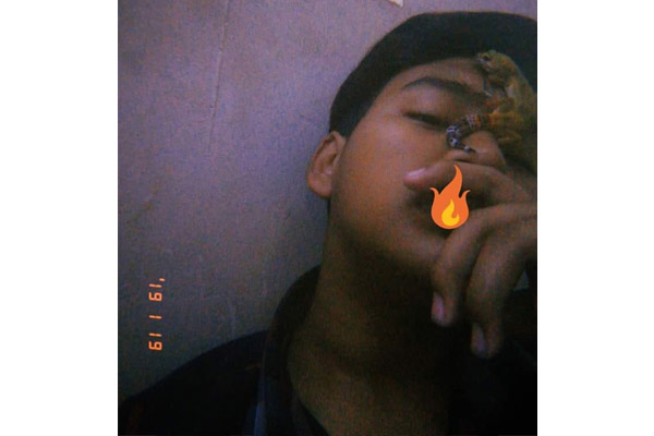 cockroach challenge,cockroach challenge viral,cockroach challenge viral on internet,cockroach on face,cockroach latest challenge,internet latest challenge,bizarre challenge,alex aung