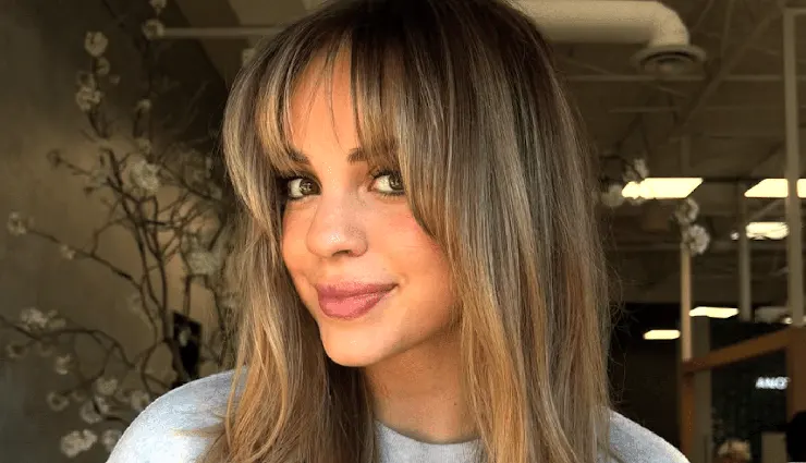 how to hide greasy hair,bad hair day tips,hairstyles for oily hair,quick fixes for dirty hair,messy buns for greasy hair,braids for oily hair,top knots for unwashed hair,hair hacks for busy mornings,cover up dirty hair,look stylish with greasy hair