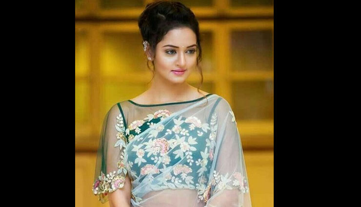 trending front neck designs,neck designs for blouse,trending blouse designs,fashion tips,latest fashion trends