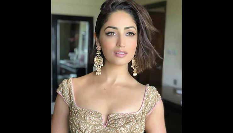 trending front neck designs,neck designs for blouse,trending blouse designs,fashion tips,latest fashion trends