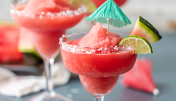 frozen watermelon margaritas,refreshing summer drink,watermelon margarita recipe,cool down with watermelon margaritas,icy summer cocktails,chilled watermelon margaritas,refreshing alcoholic beverages,summer party drink ideas,frozen drinks for hot days,watermelon margarita with a twist,homemade margarita recipe,summer drink recipes,tropical-inspired cocktails,creative margarita variations,summer cocktail ideas