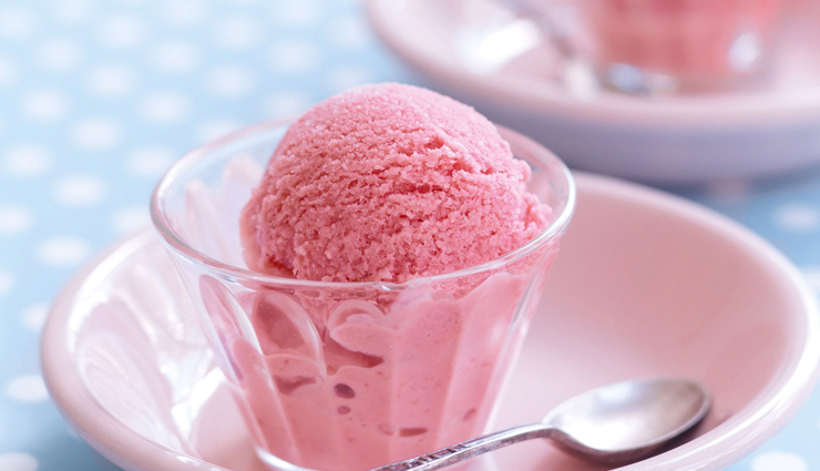 strawberry frozen yogurt,strawberry frozen yogurt recipe,hunger struck,food