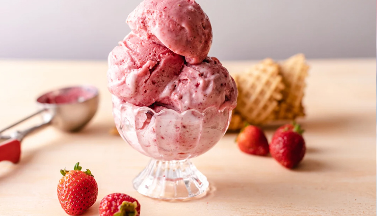 Recipe- Easy To Make Strawberry Frozen Yogurt
