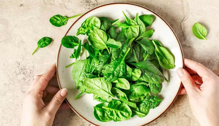 spinach,Avocados,amla,Apple,beetroot,fruits to treat dry skin,vegetables to treat dry skin,dry skin care tips,skin care tips,beauty tips