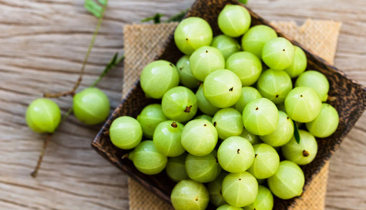 spinach,Avocados,amla,Apple,beetroot,fruits to treat dry skin,vegetables to treat dry skin,dry skin care tips,skin care tips,beauty tips