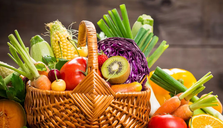 चाहते हैं शरीर को मिले फल-सब्जियों के सभी पोषक तत्व, जानें इन्हें कच्चा खाएं या पकाकर