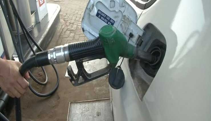 Fuel prices continue downward march, petrol at Rs 82.94 per litre in Mumbai