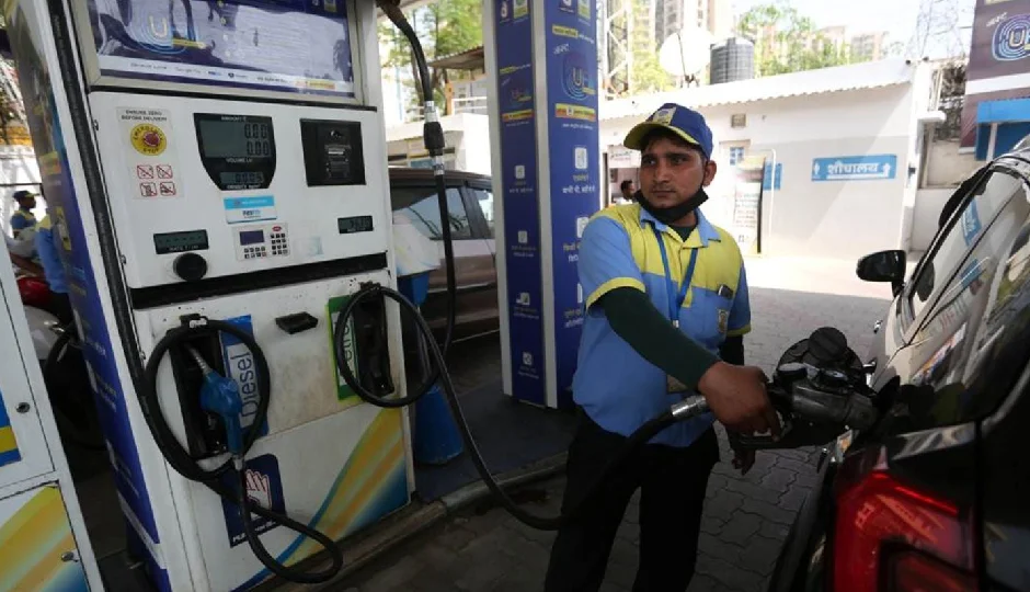 टल सकती है दिल्ली में पुरानी गाड़ियों को फ्यूल देने पर लगी रोक, सरकार ने CAQM से कहा– 'अभी इसे लागू करना मुमकिन नहीं'