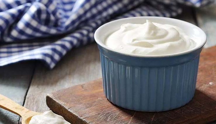 high-fat dairy products,foods that increase cholesterol,high cholesterol diet,cholesterol-raising dairy,full-fat milk and cholesterol,butter and cholesterol,cheese and cholesterol,cream and cholesterol,high-fat yogurt,ice cream cholesterol risk,low-fat dairy alternatives,heart health and saturated fats