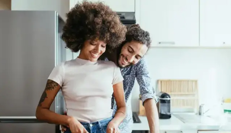 future tripping in relationships,signs of future tripping,overthinking in a new relationship,future tripping psychology,emotional attachment too soon,relationship anxiety signs,living in the future in relationships,overplanning in dating,new relationship red flags,mindful dating tips