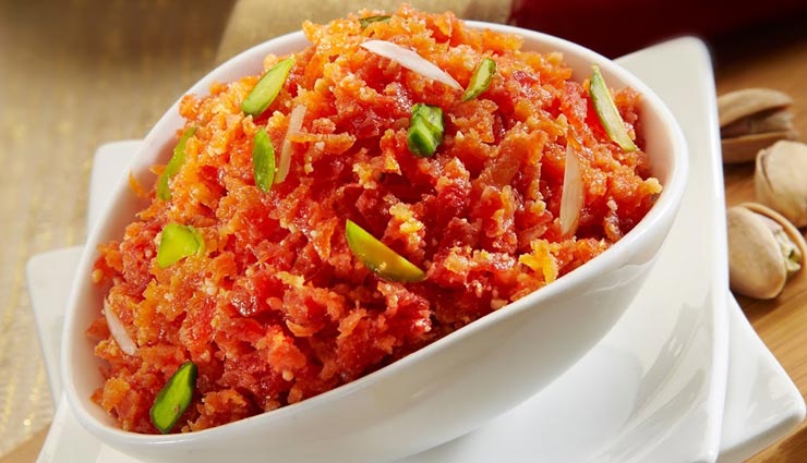 गाजर हलवे के साथ करें नए साल की शुरूआत, कराएं सभी का मुंह मीठा #Recipe