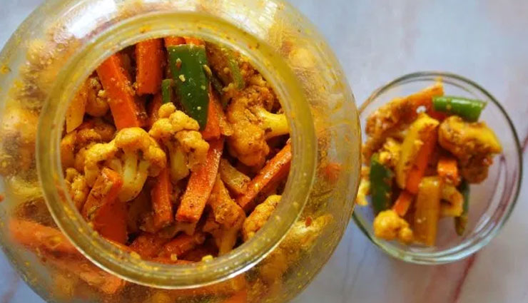 Recipe- Delicious And Easy To Make Gajar Mooli Ka Achar - lifeberrys.com