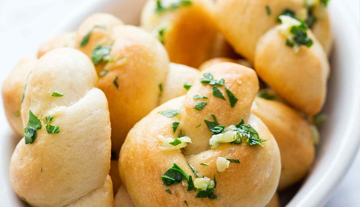 garlic knots recipe tasty,garlic knots without yeast,garlic knots eggless,garlic knots without oven,garlic knots with cheese,garlic knots recipe,garlic knots air fryer,garlic knots at home,pizza and garlic knots,cheese and garlic knots,garlic knots bread,garlic knots homemade recipe,hunger stuck,food