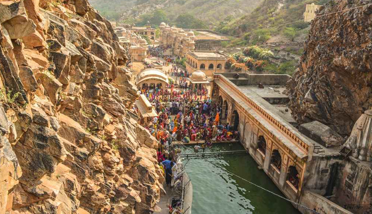 galtaji temple jaipur,monkey temple jaipur,facts about monkey temple galtaji jaipur,rajasthan,jaipur tourism