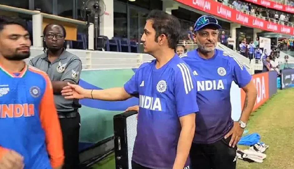 एशिया कप हैंडशेक विवाद में नया मोड़: गौतम गंभीर का निर्देश - सिर्फ अंपायर से मिलें, पाकिस्तान रह गया हैरान