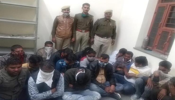 जोधपुर : पुलिस ने मारा फार्म हाउस पर छापा, जुआ खेलते हुए 17 लोगों को किया गिरफ्तार