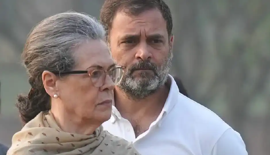 वंदे मातरम् विवाद: सोनिया-राहुल की बढ़ी मुश्किलें, दिल्ली और ओडिशा में पुलिस शिकायत; कांग्रेस ने दी सफाई