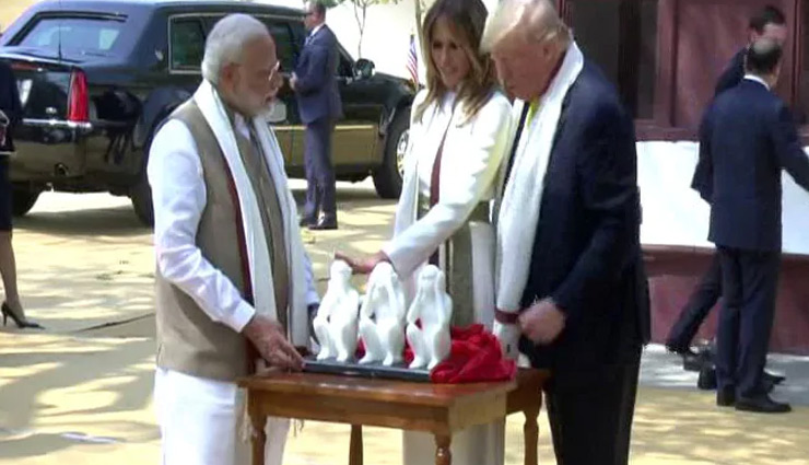 PM मोदी ने डोनाल्ड ट्रंप को मिलवाया महात्मा गांधी के 3 बंदरों से, उनसे जुड़ी कहानी भी सुनाई 