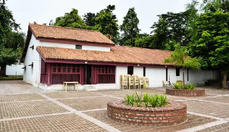 gandhi circuit gujarat,mahatma gandhi tourism,sabarmati ashram visit,dandi march history,gandhi museums,gujarat freedom struggle,gandhi heritage sites,bapu ashrams,historic landmarks gujarat,gandhi legacy tour