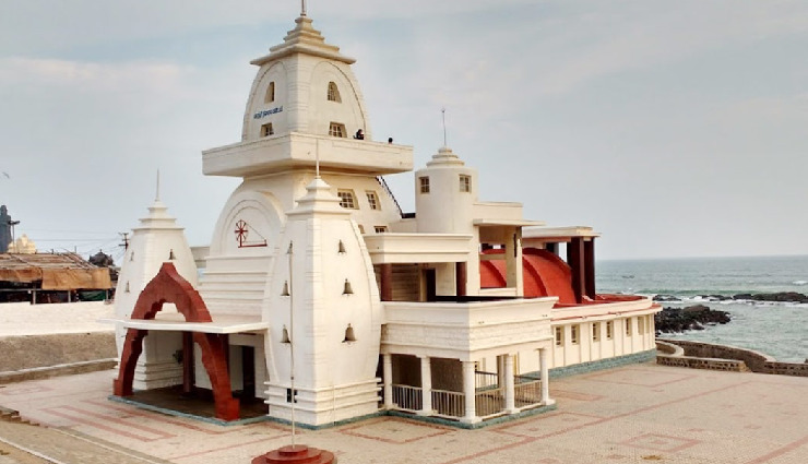 things to do in kanyakumari,kanyakumari tourist attractions,best places to visit in kanyakumari,kanyakumari sunrise and sunset,vivekananda rock memorial visit,thiruvalluvar statue kanyakumari,padmanabhapuram palace kanyakumari,triveni sangam kanyakumari,bhagavathy amman temple,gandhi memorial mandapam,vattakottai fort,mathur aqueduct,kanyakumari shopping places