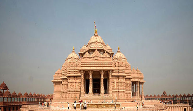 Ganesh Chaturthi 2018 : 'अँधेरी चा राजा' साल 2011 थीम : अक्षरधाम मंदिर, गांधीनगर