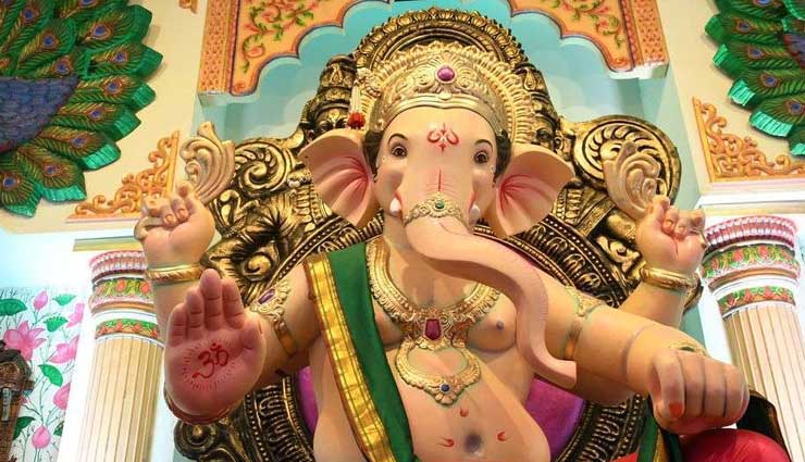 Ganesh Chaturthi 2018 : गणेश जी ने क्यों लिया था वक्रतुंड अवतार, आइये हम बताते हैं इसके पीछे की कहानी 