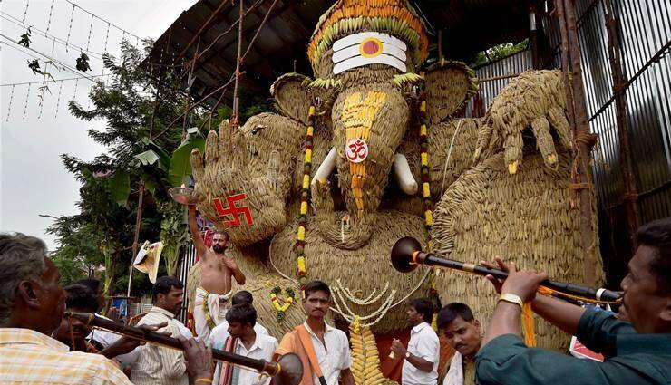 लेना चाहते हैं गणेश उत्सव के शानदार नजारे का आनंद, चले आइये देश की इन 7 जगहों पर famous ganesh utsav in india,ganesh chaturthi,ganesh festival,india tourism,holidays,tourist guide