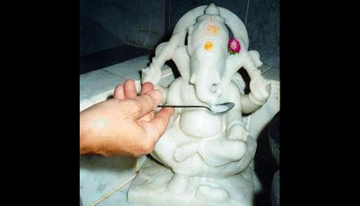Ganesh Chaturthi 2018- What Was Ganesha Milk Miracle?