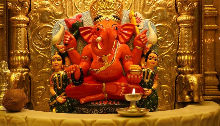 मुंबई: सिद्धिविनायक मंदिर में दिल्ली के श्रद्धालु ने  दान किया 35 किलो सोना, कीमत  14 करोड़ रुपये 