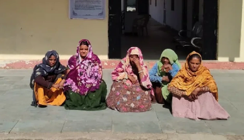 पकड़ी गईं घरों से जूते-चप्पल उड़ाने वाली महिलाएं, रात के अंधेरे में गैंग बनाकर करती थीं चोरी