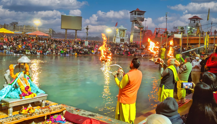 varanasi travel guide,reasons to visit varanasi,varanasi spiritual experience,best ghats in varanasi,temples in varanasi,ganga aarti,varanasi festivals,varanasi street food,budget travel varanasi,varanasi shopping