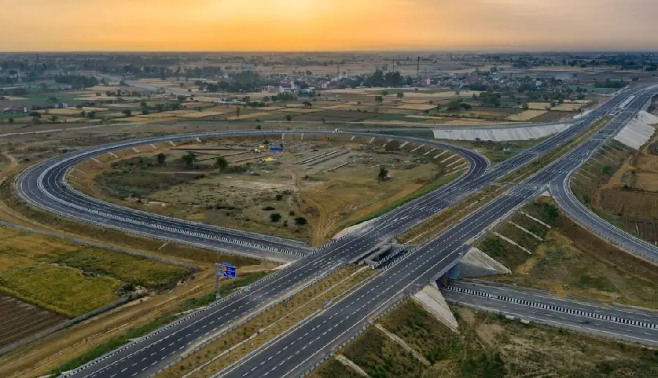 गंगा एक्सप्रेसवे पर मुफ्त सफर खत्म, अब लागू हुआ टोल टैक्स; कार से लेकर ट्रक तक जानें कितना देना होगा शुल्क
