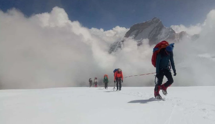 uttarakhand peaks,top peaks to climb in uttarakhand,nanda devi east trekking,kedar dome climbing,best himalayan peaks in uttarakhand,mountaineering in uttarakhand,adventure trekking uttarakhand,himalayan expeditions india,skiing and climbing peaks uttarakhand,trekking destinations uttarakhand