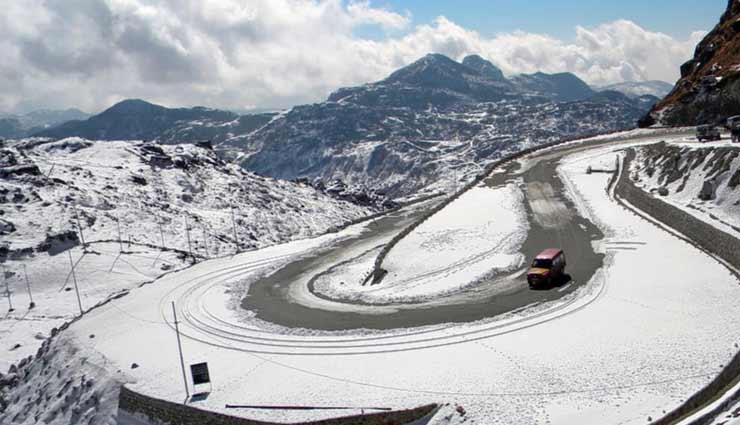 gangtok,places to visit in gangtok,nathu la pass,tsomgo lake,namgyal institute of tibetology,tashi viewpoint,baba harbhajan singh temple,rumtek monastery