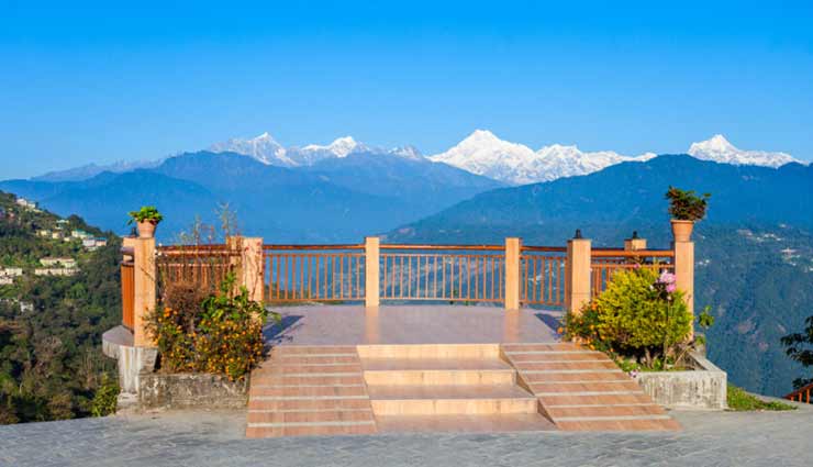 gangtok,places to visit in gangtok,nathu la pass,tsomgo lake,namgyal institute of tibetology,tashi viewpoint,baba harbhajan singh temple,rumtek monastery