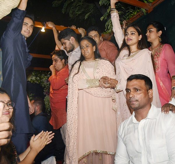 अर्पिता और आयुष के घर से विदा हुए गणपति बप्पा, सोहेल और यूलिया वंतूर समेत ये लोग आए नजर, तस्वीरे ganesh chaturthi 2018,Salman Khan,arpita khan,aayush sharma,ganpati bappa,ganesh puja