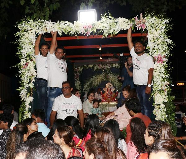 अर्पिता और आयुष के घर से विदा हुए गणपति बप्पा, सोहेल और यूलिया वंतूर समेत ये लोग आए नजर, तस्वीरे ganesh chaturthi 2018,Salman Khan,arpita khan,aayush sharma,ganpati bappa,ganesh puja