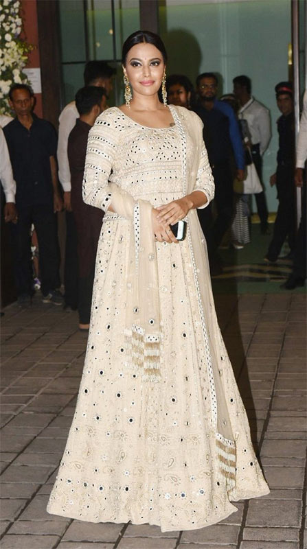 अर्पिता और आयुष के घर से विदा हुए गणपति बप्पा, सोहेल और यूलिया वंतूर समेत ये लोग आए नजर, तस्वीरे ganesh chaturthi 2018,Salman Khan,arpita khan,aayush sharma,ganpati bappa,ganesh puja