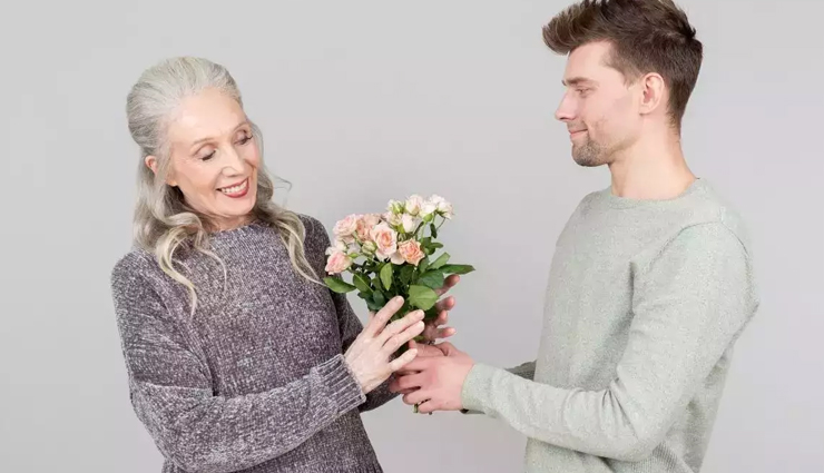 relationship gap signs,signs of emotional distance,lack of connection in relationship,communication gap in couples,drifting apart in a relationship,emotional disconnect in marriage,signs of growing apart,relationship intimacy issues,how to fix a relationship gap,recognizing relationship distance