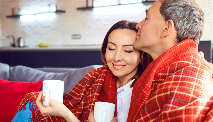 relationship gap signs,signs of emotional distance,lack of connection in relationship,communication gap in couples,drifting apart in a relationship,emotional disconnect in marriage,signs of growing apart,relationship intimacy issues,how to fix a relationship gap,recognizing relationship distance