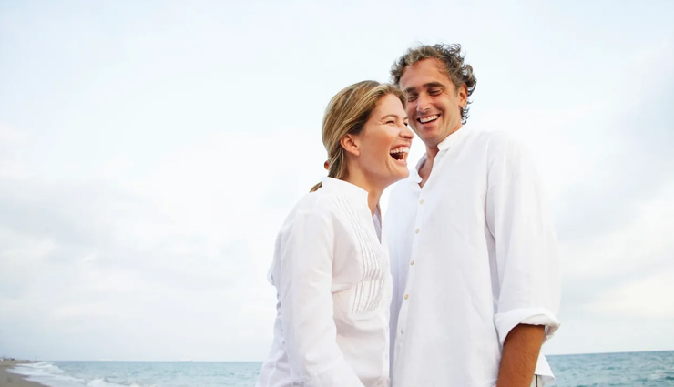 relationship gap signs,signs of emotional distance,lack of connection in relationship,communication gap in couples,drifting apart in a relationship,emotional disconnect in marriage,signs of growing apart,relationship intimacy issues,how to fix a relationship gap,recognizing relationship distance