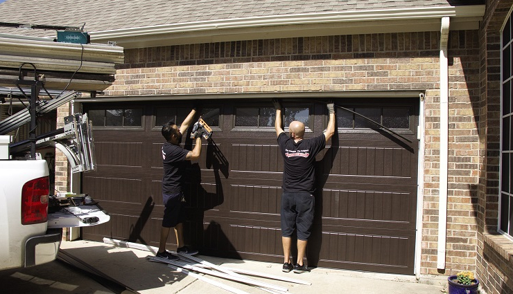 SOS! When to Call Experts for Emergency Garage Door Repair Services