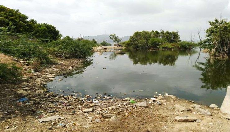 अजमेर : अतिक्रमणकारी पर निगम ने लगाया 40 लाख का जुर्माना, आनासागर में मलबा बना कारण 