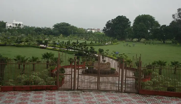 sarnath travel guide,sarnath hidden attractions,offbeat places in sarnath,dhamek stupa sarnath,chaukhandi stupa sarnath,buddhist pilgrimage in india,sarnath uttar pradesh tourism,lesser-known places in sarnath,sarnath spiritual journey,sarnath temples and ruins,things to do in sarnath,sarnath cultural attractions