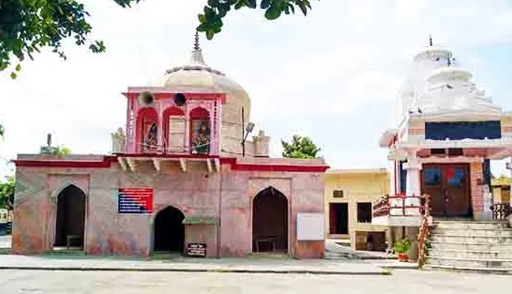 सावन में करना चाहते हैं भोले बाबा के दर्शन, चले आइये उत्तरप्रदेश के इन प्रसिद्द शिव मंदिर famous shiv temple in uttar pradesh,popular lord shiva temples in up,top shiva temples to visit in uttar pradesh,historical shiva temples in uttar pradesh,best shiva temples for devotees in up,sacred shrines of lord shiva in uttar pradesh,holy shiv temples in the state of uttar pradesh,ancient shiva temples of uttar pradesh,must-visit lord shiva temples in up,spiritual places dedicated to lord shiva in uttar pradesh,shiva lingams and temples in uttar pradesh