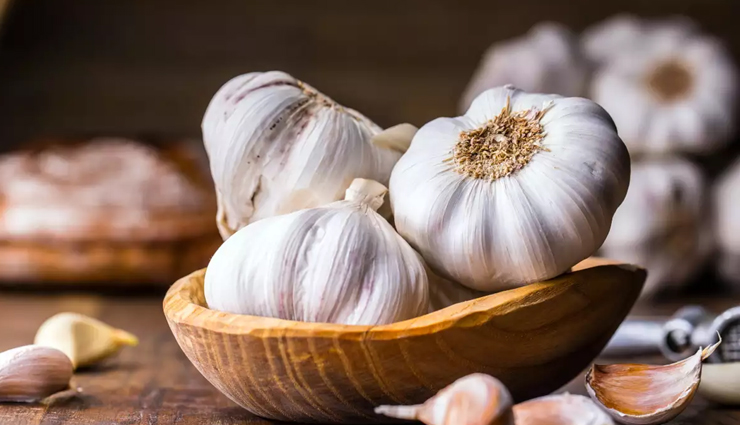 Dandruff problem,home remedies to get rid of dandruff problem,dandruff,dandruff treatment,dandruff home treatment,hair care tips,scalp treatment,beauty,beauty tips