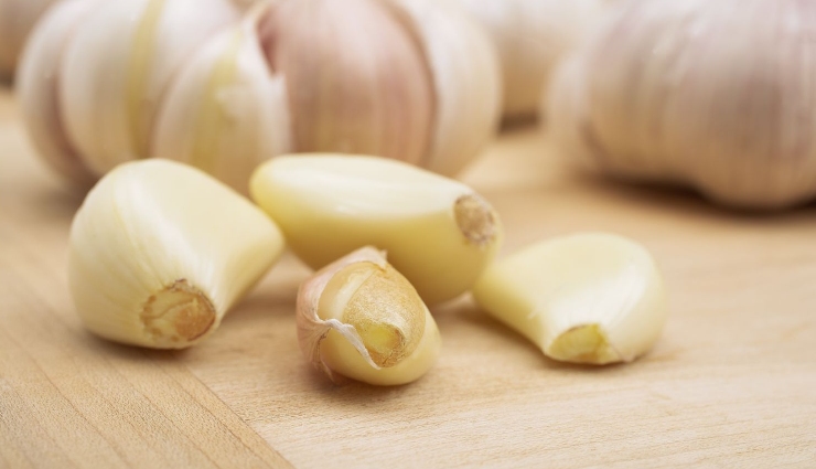 white pimples treatment,natural remedies for white pimples,kitchen remedies for pimples,how to get rid of white pimples,home remedies for whiteheads,gentle pimple treatments,rose water for pimples,sensitive skin pimple care,natural acne remedies