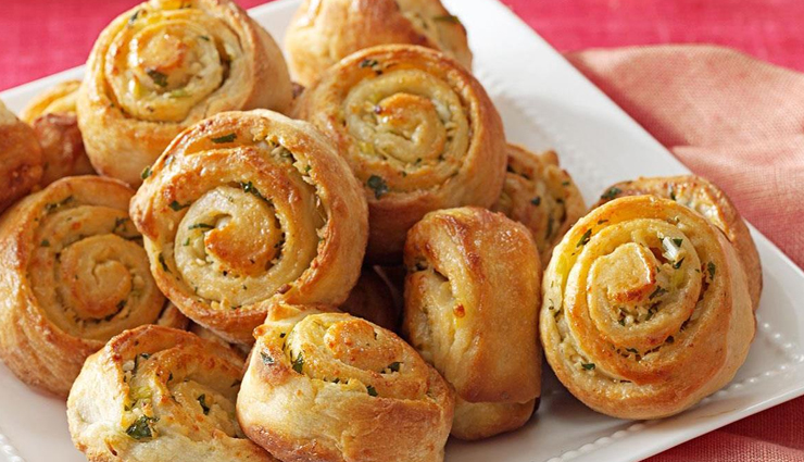 घर पर ही बनाए बच्चों के पसंदीदा मार्केट जैसे गार्लिक ब्रेड रोल #Recipe 