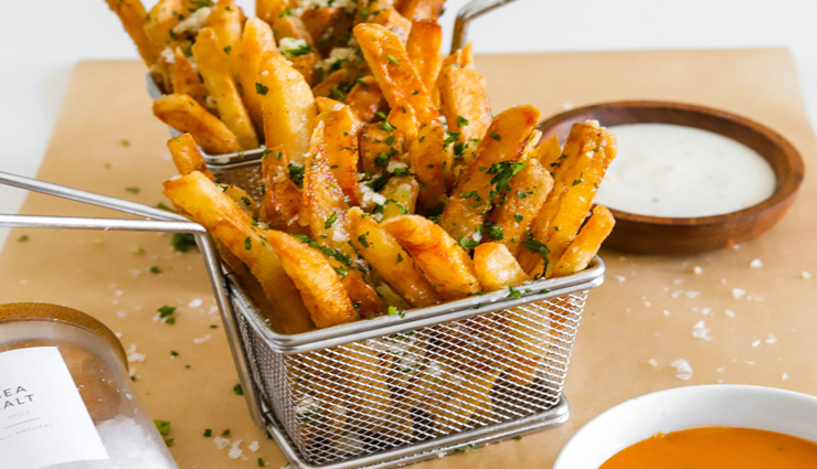 घर पर ही इस तरह बनाए गार्लिक पार्मेसन फ्राइज़, मिनटों में होगा तैयार #Recipe 