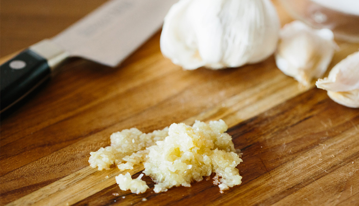 acne,garlic for acne,diy ways to use garlic for acne,skin care,tips to get rid of acne,beauty tips,beauty